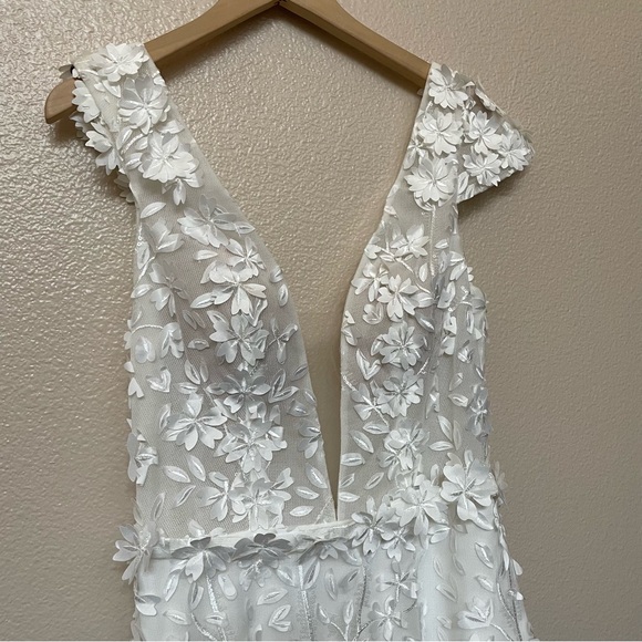 Made with love Darcy Wedding dress Gown Ivory 3D Floral Lace US Size 8 AU 12 - Picture 12 of 16